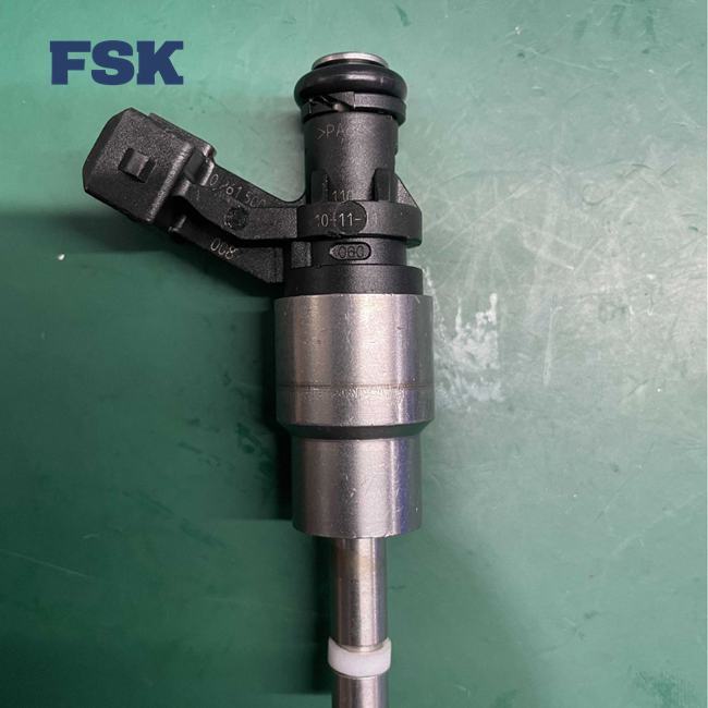 0261500008 Fuel Injector For BMW 760Li E66 F02 And Rolls-Royce Phantom