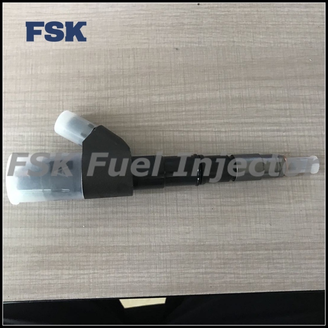 0445120067 Fuel Common Rail CR Diesel Injector Compatible For Excavator